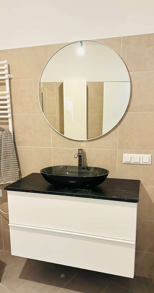 Waschtisch mit Spiegel